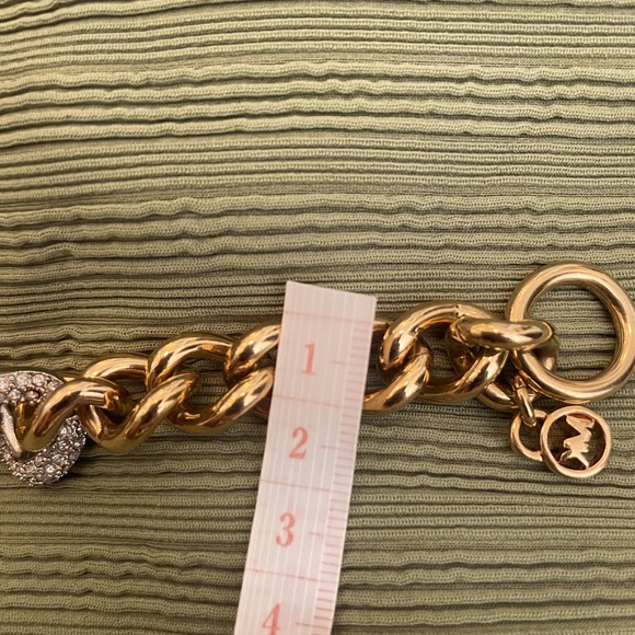 Chain link bracelet yellow gold tone with pave link toggle clasp Michael Kors - Picture 6 of 7